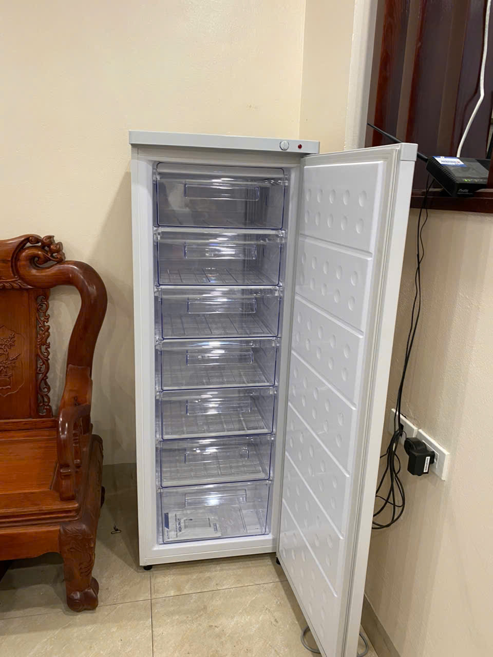 Tủ đông đứng gia đình 7 tầng 208 lít.